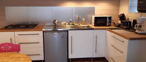 Fridge, microwave, stovetop, coffee/tea maker