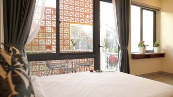 Deluxe Twin Room | Desk, laptop workspace, soundproofing, free WiFi