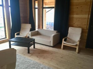 Chalet, 2 Bedrooms | Living area | 46-inch LED TV with satellite channels, TV - Cedar Grass Teriberka (Teriberka)