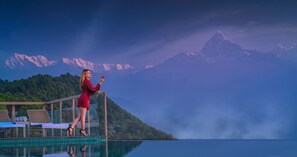 Outdoor pool - Sarangkot Mountain Lodge (Pokhara)