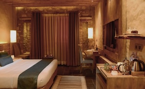 Deluxe Room, Balcony, Mountain View | Egyptian cotton sheets, premium bedding, down comforters, pillowtop beds