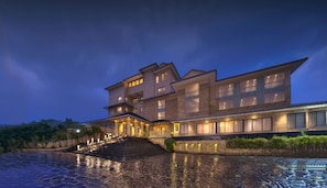 Building design - Sarangkot Mountain Lodge (Pokhara)