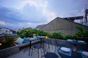 Outdoor dining - Explore&EnJOY- CIRCLE CHIQUILLA - AMARILLO (Tp. Đà Lạt)