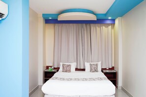 Deluxe Double Room, 1 King Bed | Free WiFi, bed sheets