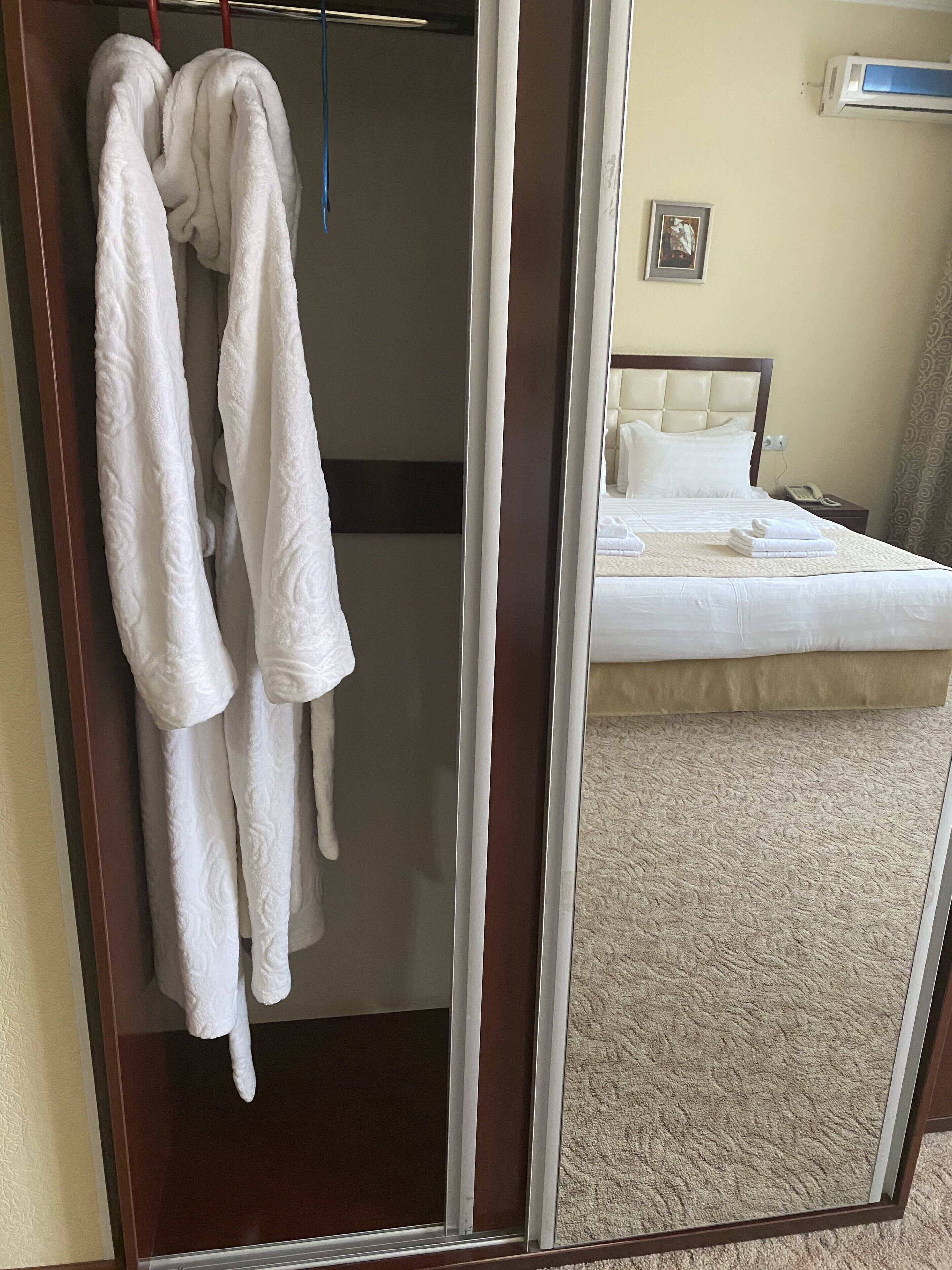 Family Double Room | Desk, laptop workspace, blackout drapes, soundproofing