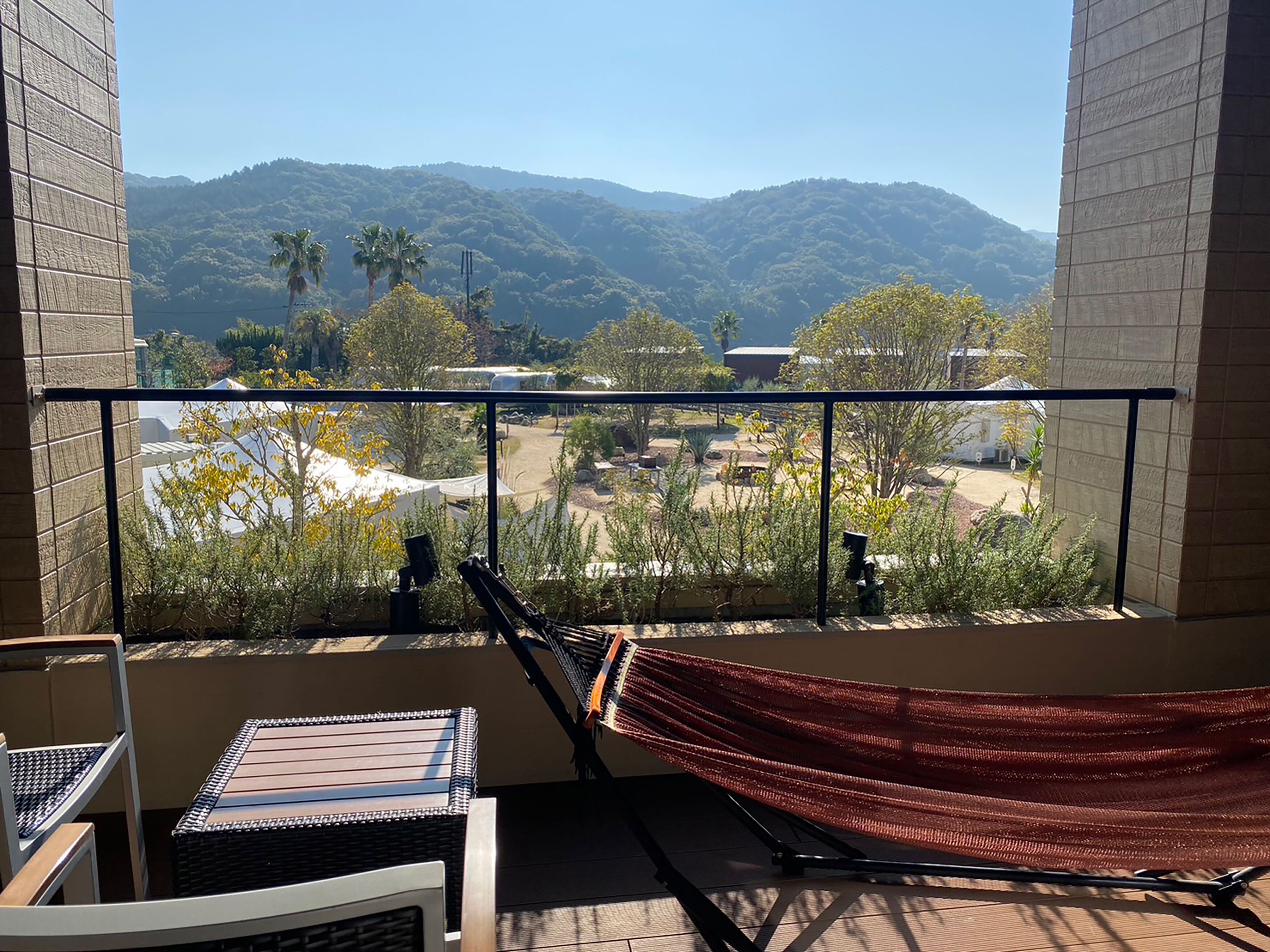 ツインルーム バリアフリー | 羽毛の掛け布団、セーフティボックス (室内)、遮光カーテン、アイロン / アイロン台