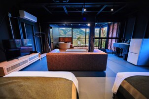 Cottage | Down comforters, in-room safe, blackout drapes, iron/ironing board