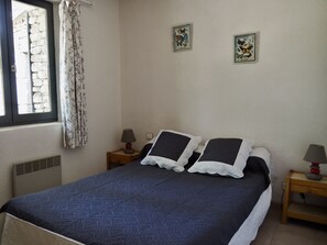 4 bedrooms, iron/ironing board, travel cot, WiFi
