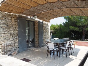 Outdoor dining - Gordes, 2 houses with swimming pool 10x5m, air conditioner,  (Gordes)