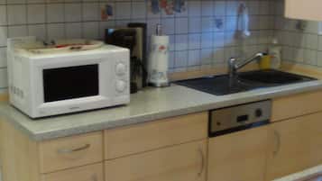 Kühlschrank, Ofen, Herdplatte, Geschirrspüler