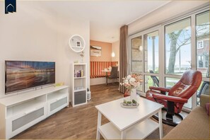 TV, books - Fantastic vacation apartment in Koserow on the pier directly on the Baltic Sea beach with (Koserow)