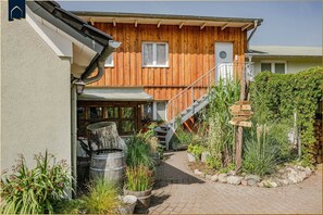 Exterior - Cozy vacation apartment in Heringsdorf with large garden & whirlpool - only 550 m (Seebad Heringsdorf)