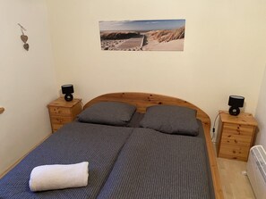 3 bedrooms, iron/ironing board, free WiFi