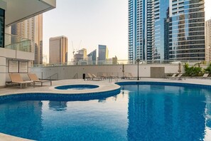 Outdoor pool, pool umbrellas, pool loungers - Luton Vacation Homes Continental Tower (Dubai)