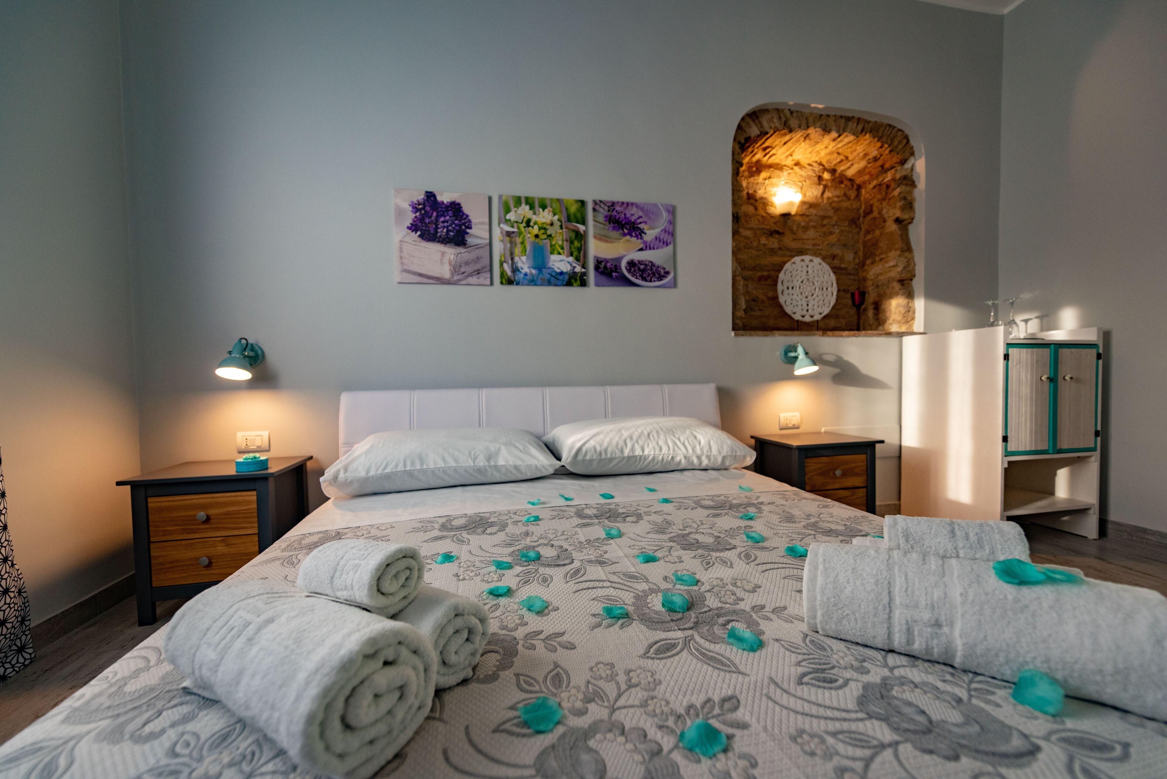 Standard Double Room | Minibar, in-room safe, desk, laptop workspace