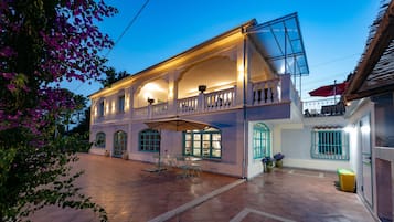 Fachada de la propiedad
