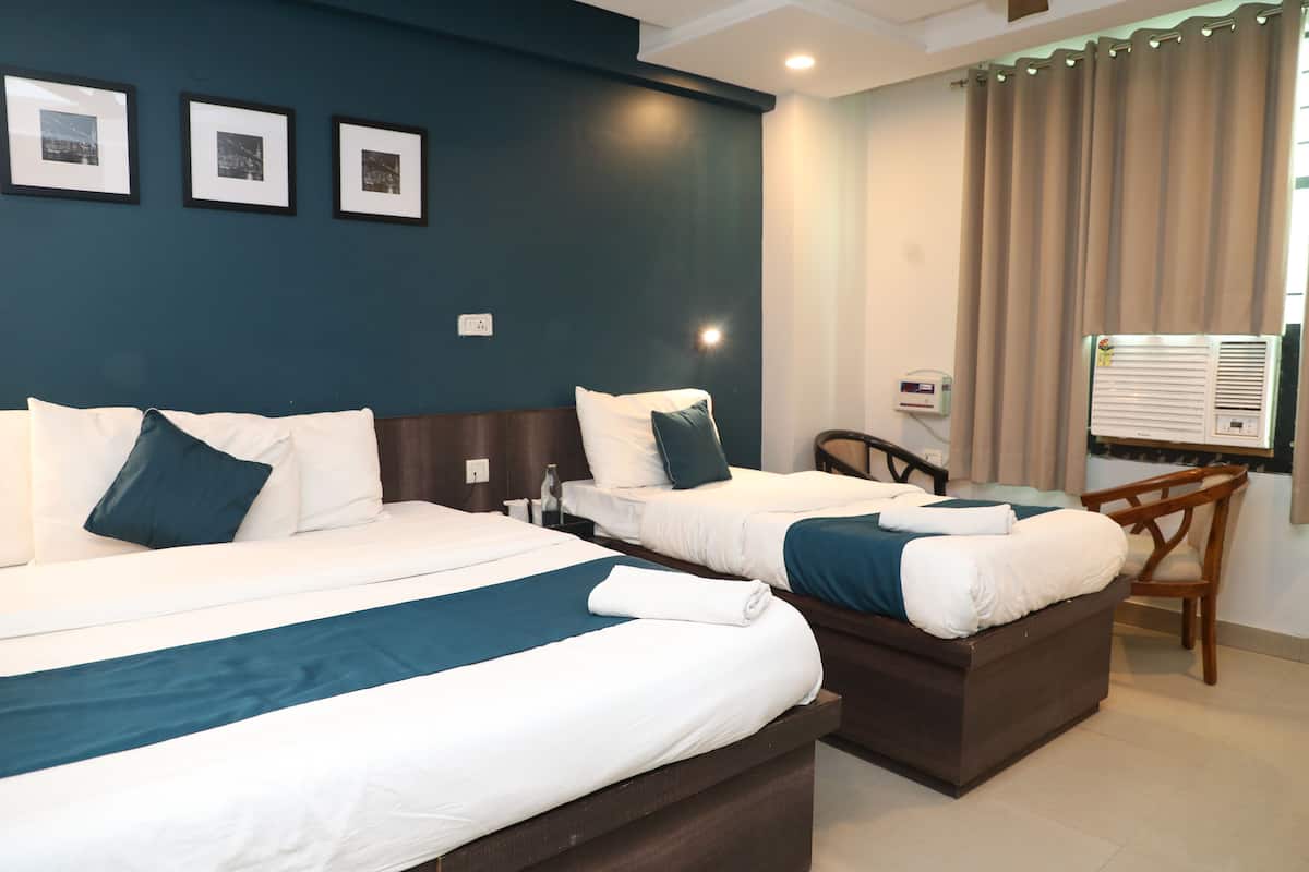 Minibar, laptop workspace, iron/ironing board, WiFi (free)