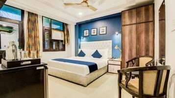 Deluxe Room, Multiple Beds | Minibar, laptop workspace, iron/ironing board, free WiFi