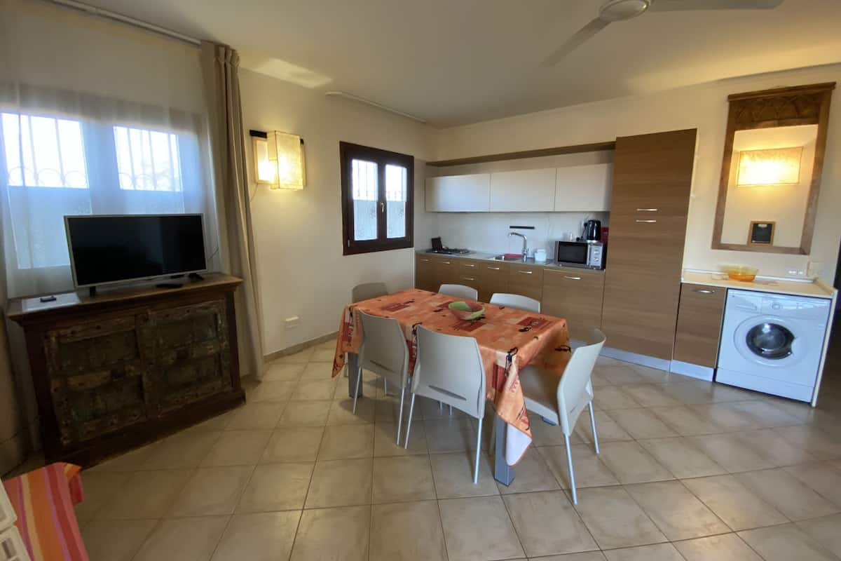 Apartamento, 2 habitaciones | Servicio de comidas en la habitación