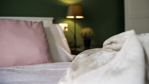 2 chambres, bureau, Wi-Fi, literie fournie