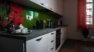 Fridge, stovetop, coffee/tea maker, toaster