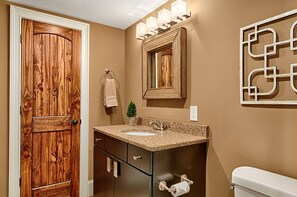 Dusj, hårføner og håndklær