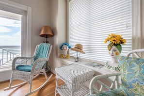 Interior - 30% Off~"Port Of CAW"~Gulf Front~Private Bch Access~Beach Gear + Setups (Santa Rosa Beach)