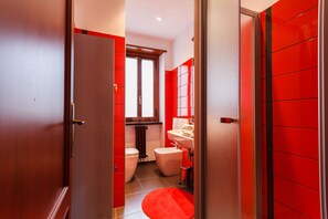 Comfort Double Room, Private Bathroom, City View (External Bathroom) | Bathroom