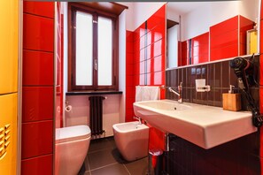 Comfort Double Room, Private Bathroom, City View (External Bathroom) | Bathroom | Shower, free toiletries, hair dryer, towels - L'angolo Cortese (Rome)