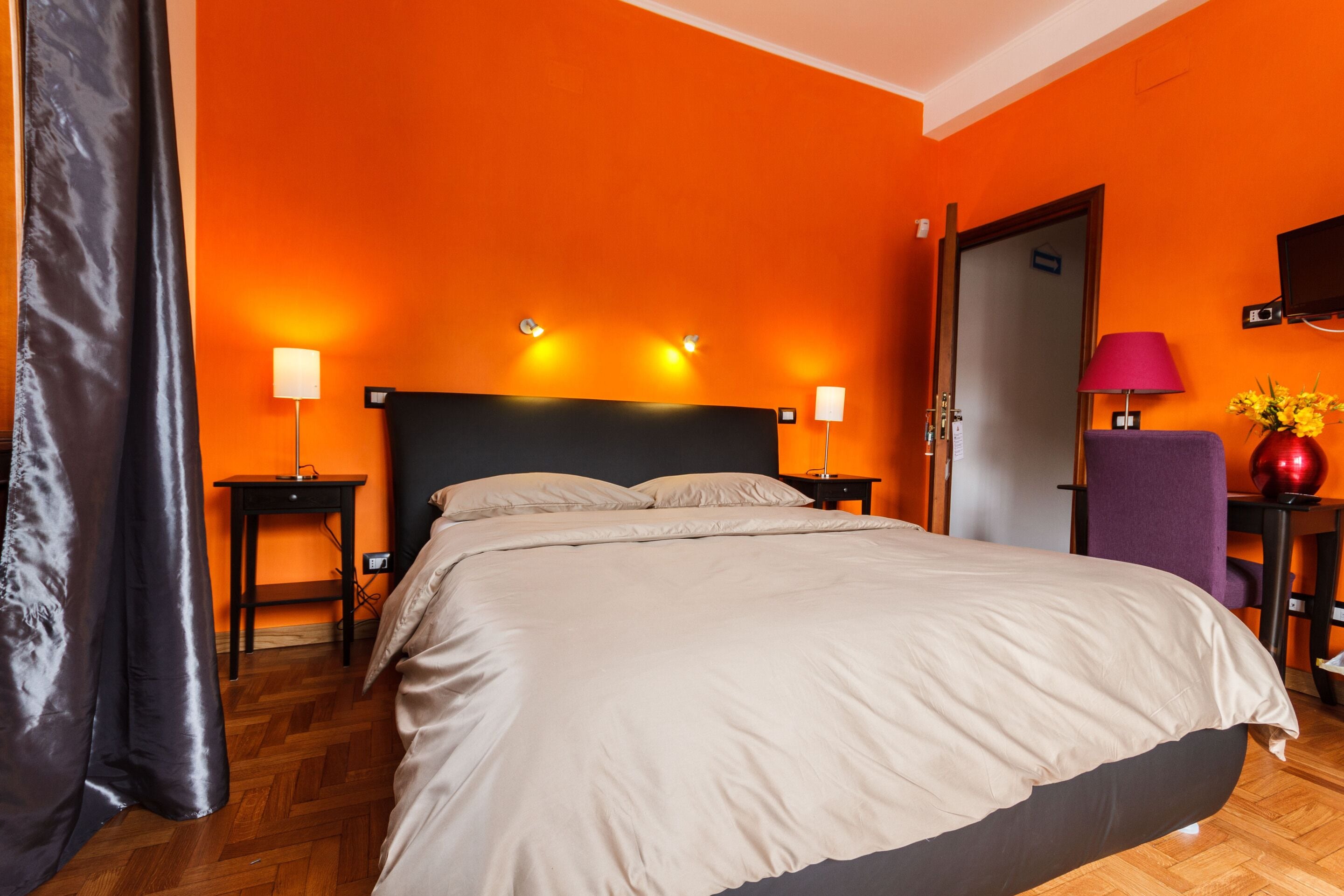 Comfort Double Room, Private Bathroom, City View (External Bathroom) | Individually furnished, desk, laptop workspace, cribs/infant beds