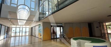 المنشأة من الداخل