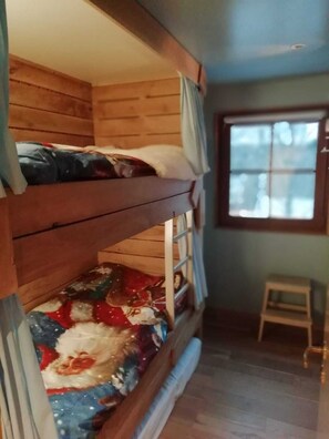 3 bedrooms, iron/ironing board, WiFi