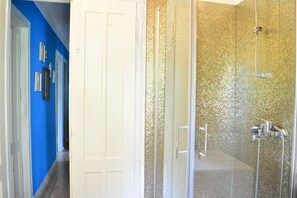 Shower, hair dryer, towels, soap - Lux Green Garden in top Split Neighbourhood (Split)