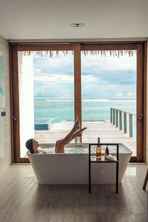 Badewanne und Dusche (separat), Regendusche