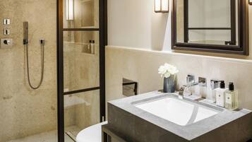 GS1 | Badrum | Hårtork, handdukar och toalettpapper