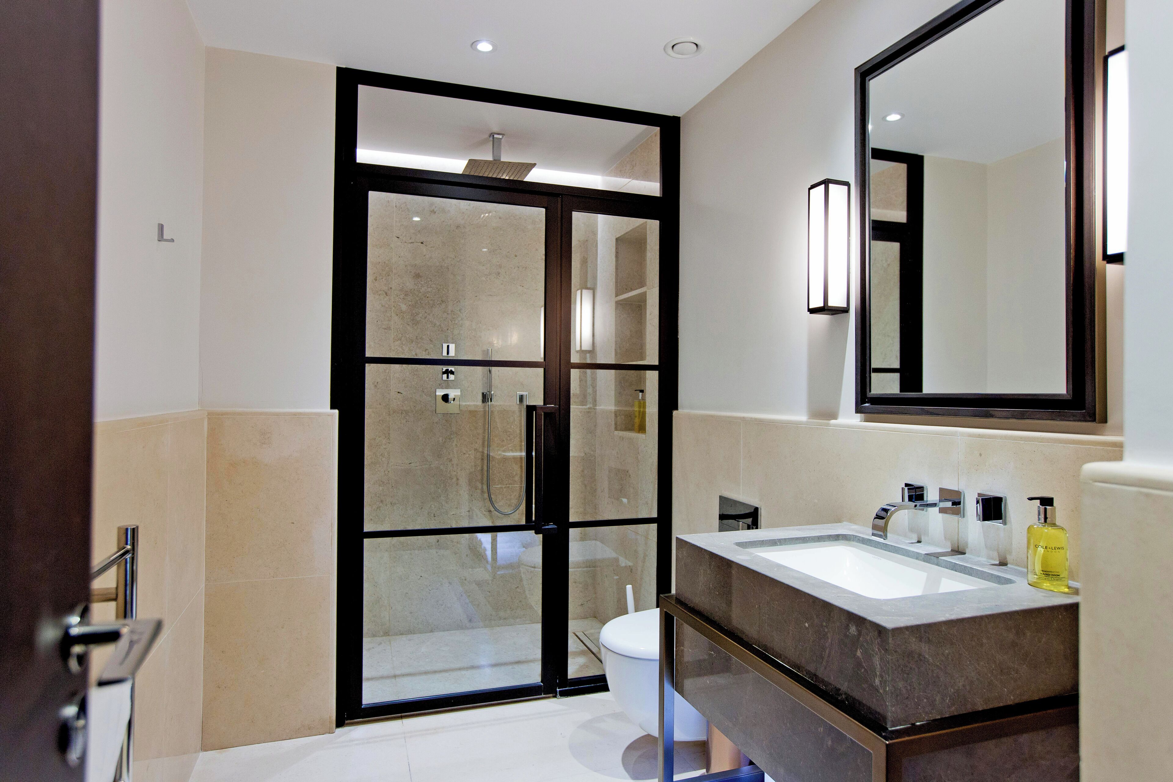 GS8 - 2 Bed Superior | Bathroom | Hair dryer, towels, toilet paper