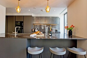 GS12 | 私人厨房 | 大冰箱、微波炉、烤箱、炉灶