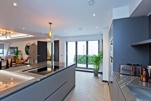 GS21 | Bếp riêng | Tủ lạnh, lò vi sóng, lò nướng, bếp nấu 