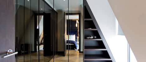 GS16 - 2 Bed Superior | Wardrobe