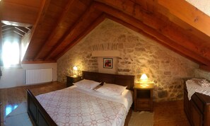2 bedrooms, iron/ironing board, Internet, bed sheets