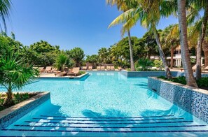 Kolam renang terbuka 