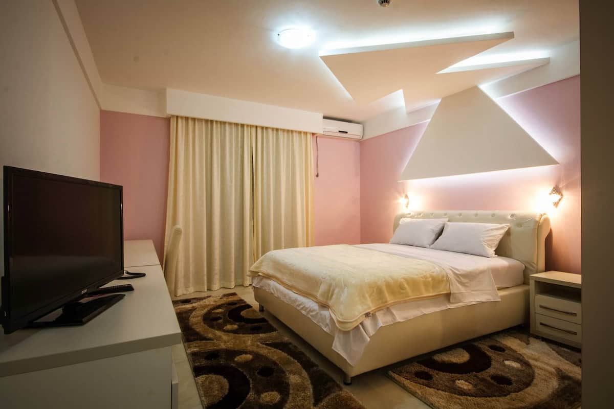 royal double room | minibar, in-room safe, desk, laptop workspace