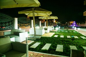 Terrace/patio - Hotel Oasis (Tuzi)