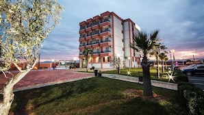 Unclassified image, 4 of 32, button - Hotel Oasis (Tuzi)