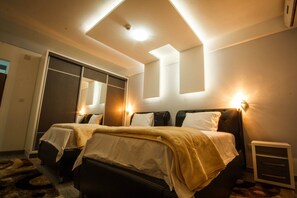 Minibar, in-room safe, desk, laptop workspace - Hotel Oasis (Tuzi)