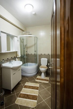 Suite | Bathroom