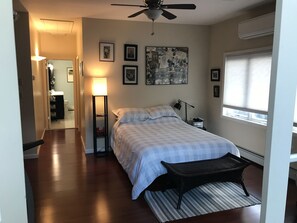 4 室のベッドルーム、デスク、アイロン / アイロン台、WiFi (無料)