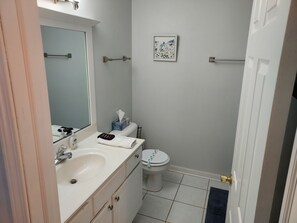 Combined shower/bathtub, hair dryer, towels, soap