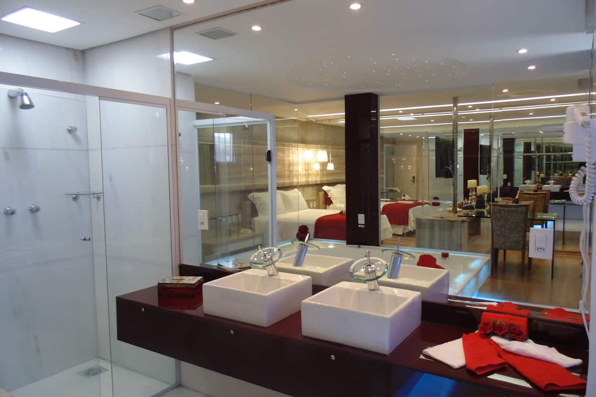 luxury studio suite | bathroom | shower, free toiletries, towels, soap