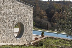 Et oppvarmet basseng